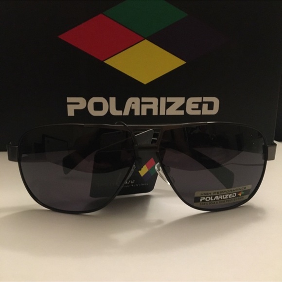 POLARIZED Unisex Chrome/Black Aviators - Picture 2 of 7